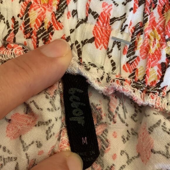 Bebop multicolored patterned elastic waistband shorts Length 12” Size M - Picture 5 of 5